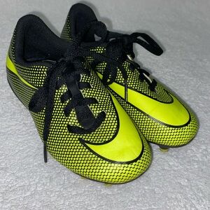 Nike Bravata 2 Size 13C Neon yellow And Black Kids Soccer Cleats 844442 10c